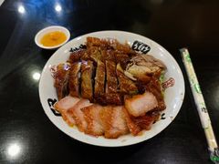 烧鹅拼叉烧饭-吾家香港烧腊专门店