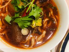 牛肉面，流沙包，乌鱼水饺，五谷包，拍黄瓜-新荣记(建国门外大街店)
