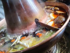 -果松木炭酸菜铜火锅·外婆参鸡汤