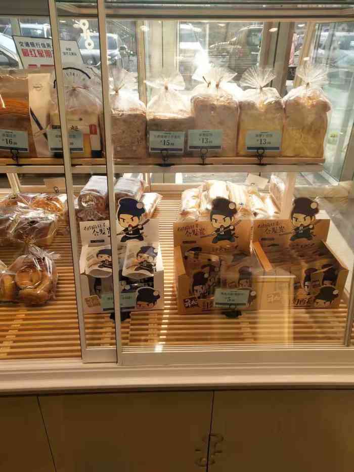 这家米旗面包平时人不是很多还是比较新的店面的缘故即使是有活动的
