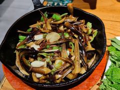 皱皮椒炒黑鸡枞菌-云海肴·汽锅鸡·云南菜(高德置地店)