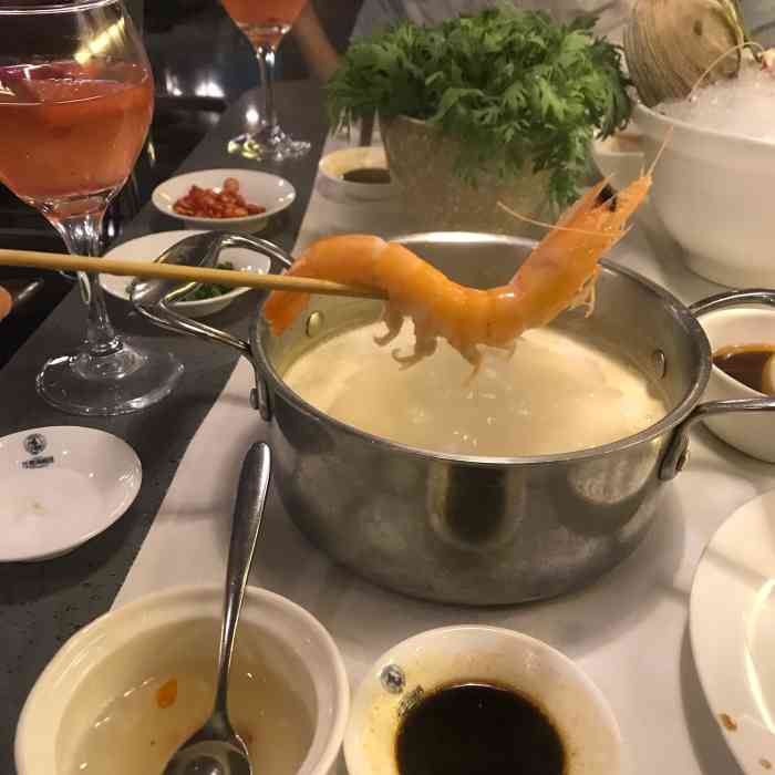 红鼎海鲜捞(香港广场淮海中路店)-"带家人来尝鲜 环境比一般的火锅店