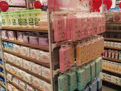 -名创优品(北京新中关购物中心地铁层店)