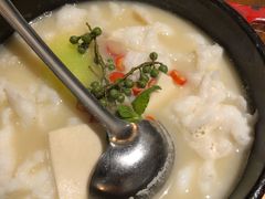 酸汤煮嫩滑鱼片-小大董·烤鸭(王府井apm店)