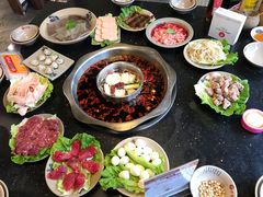 -茅草房·河畔园林火锅
