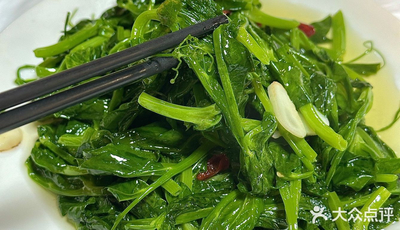 丽江土著带路！这家饭店让我连干三碗饭！