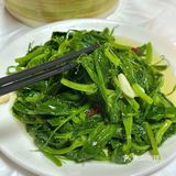 丽江土著带路！这家饭店让我连干三碗饭！