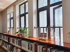 -上海市静安区图书馆(新闸路馆)