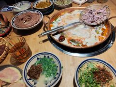 -洱火云南酸菜牛肉火锅(石景山当代商城店)