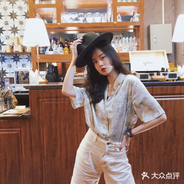 重庆复古咖啡厅 | 楼梯下的英伦风