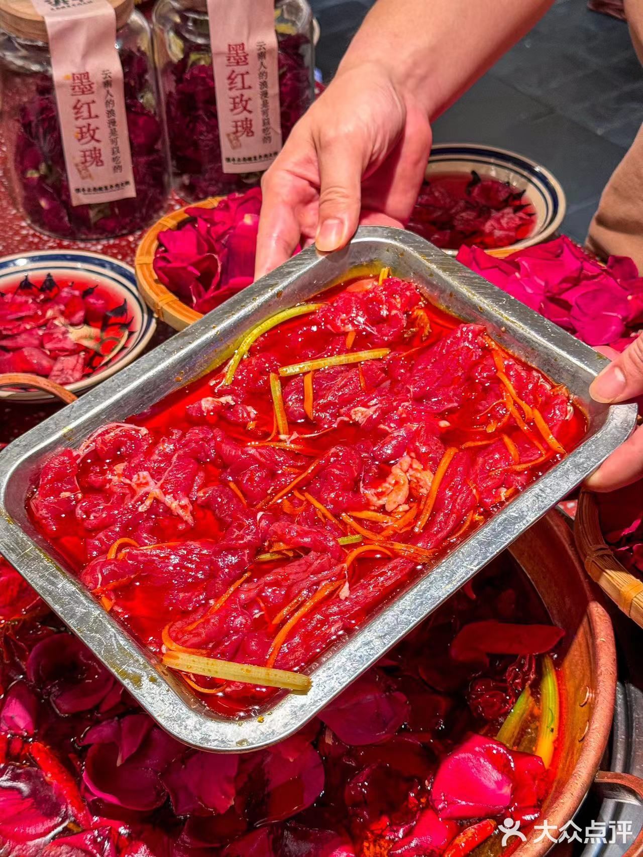 云南人的爱不仅直接，并且热烈！用玫瑰塞满你的味蕾！  