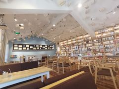 -猫的天空之城概念书店(束河店)