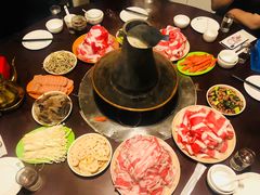 -洞庭洲·防空洞火锅·烧烤·铜锅涮肉(新百广场店)