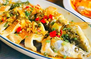 Fresh Flower Pepper Steamed Live Fish