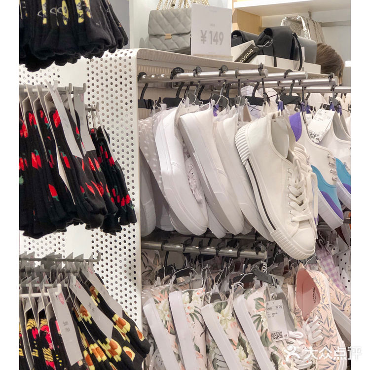 珠海购物↗这家衣服裤子30元起值得买吗？