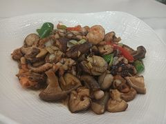 -鑫渔港海鲜本地菜·山海关浑锅(东戴河店)