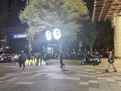 -瑞虹新天地月亮湾
