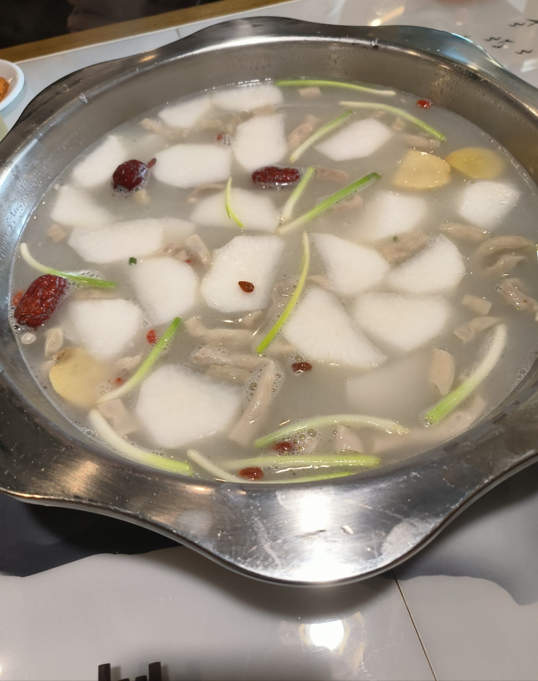 热乎的羊杂汤