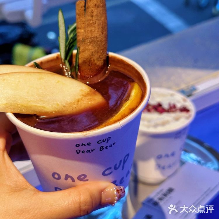 被克莱因蓝色调包围的咖啡馆💙