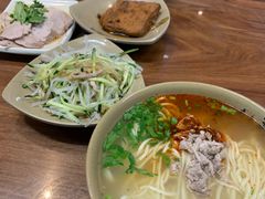 -亮亮面馆(经六路店)