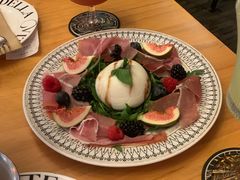 圣诞火腿莓果布拉塔沙拉-IL TEATRO 精品意大利餐厅