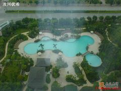 透过玻璃的游泳池-广州香格里拉酒店
