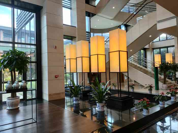 翠柳村客舍(沿湖大道店)-"不错,就是早餐菜品稍稍少了点～环境超好.