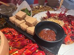-肥肥虾庄·金牌油焖大虾(汉街SKP店)