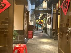 -帅巴人舅母子腊蹄民俗村