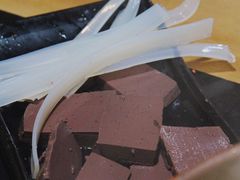 羊血-果松木炭酸菜铜火锅·外婆参鸡汤