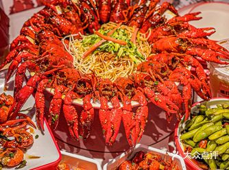 我和冤种朋友来光谷这家店，200+吃了四种小龙虾