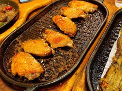 料理烤焦香翅中-老东镇啤酒屋海鲜加工·蒸汽海鲜·海鲜烧烤(台东店)