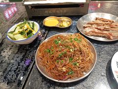 -何妹湿辣牛肉·粤式烧烤砂煲(桂雅路店)