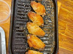 料理烤焦香翅中-老东镇啤酒屋海鲜加工·蒸汽海鲜·海鲜烧烤(台东店)