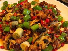 腾冲菌香尖椒鸡-小喜客·云南特色菜(纳西庭院店)