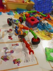 -菠萝树益智玩具体验馆(玖伍文化城店)