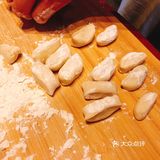 饺子大变身，红太狼的平底锅还有这个用处！