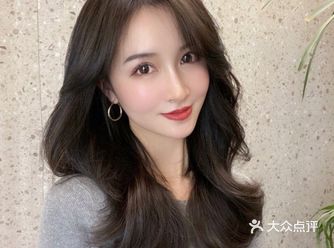 质感:高级感十足的冷棕色，不挑年龄和肤色,自带高冷气