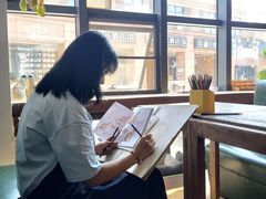 靠窗位-吉丁鸟咖·异宠·寄养