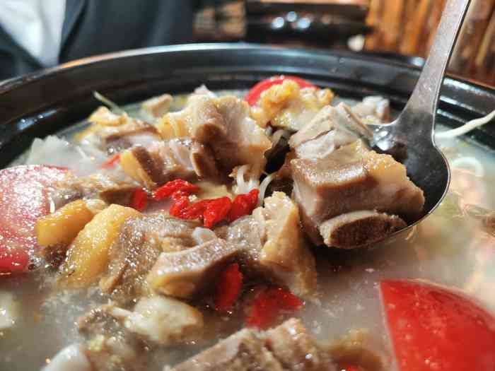 阿婆腊排骨(三分店)-"[薄荷]环境:还可以,但是没有惊艳感,.