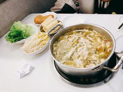 -德林酸菜鱼火锅(南丹店)