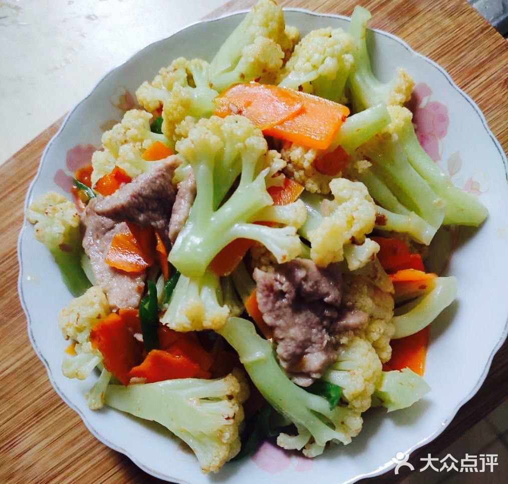 5分钟快手菜之花菜炒肉片。