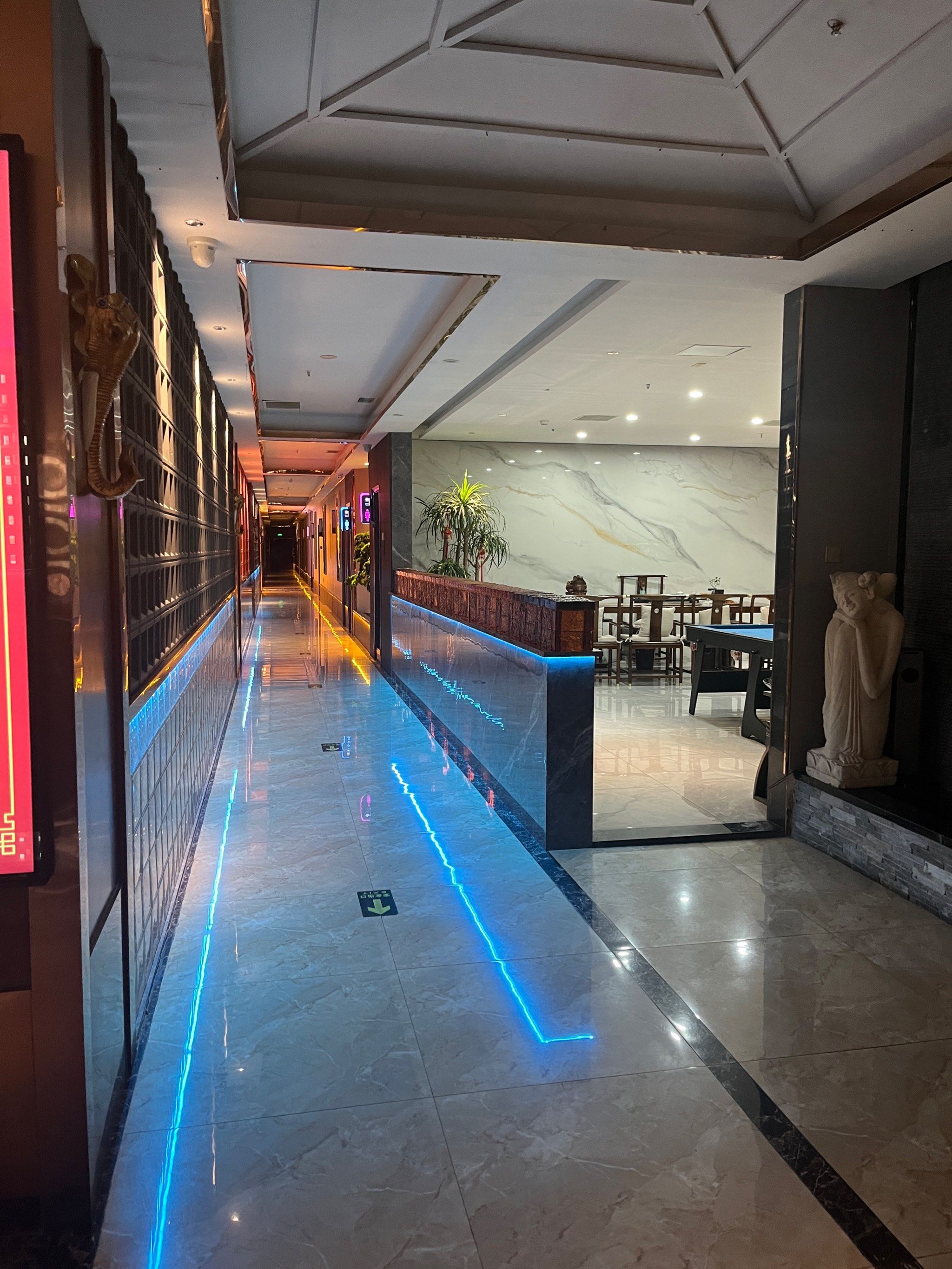 公司团建对比了好几家选了中骏旁边的悦之道