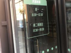 -曹家渡街道图书馆