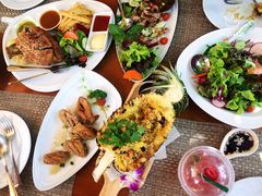 -Chom Cafe and Restaurant