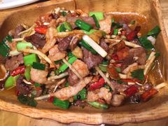 -老滇山寨•云南特色菜•地方菜•民族风情歌舞表演(金碧店)