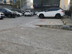 -7天优品北京火车站广渠门外地铁站店-内部停车场