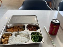 -百联沪通凯迪拉克4s店