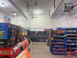 -逝水玩具折扣店