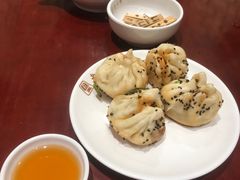 鲜肉生煎-老半斋(福州路店)